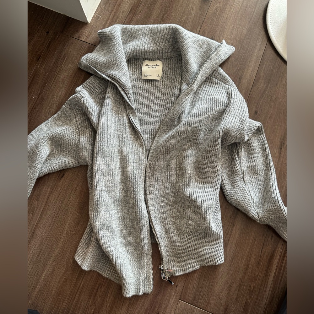 Women's Gray Ribbed Cardigan - Picture 2 of 5